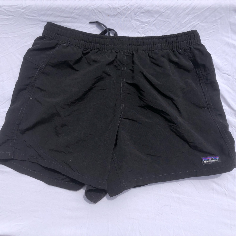 ❤️ Patagonia Baggies 5” high waisted shorts women’s size XS black athletic